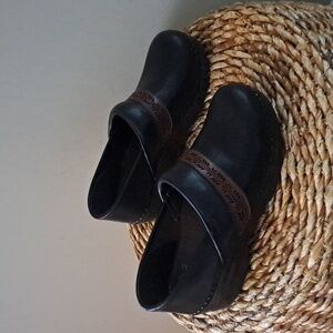 Dansko Womens Classic Black Leather‎ Clogs Floral Strap EU38/US7.5-8
